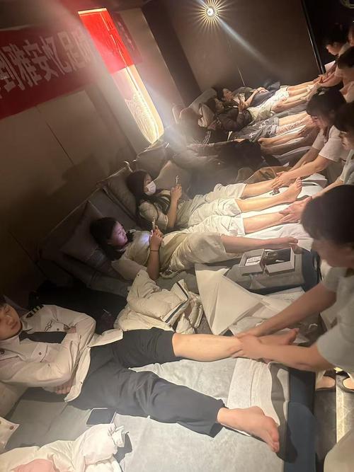 武汉光谷老同学诉苦加班，桑拿馆成其放松好去处？特色服务有啥？