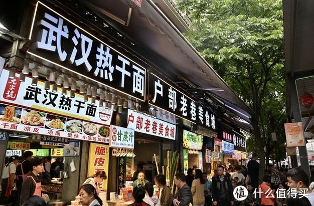 想知道武汉夜生活多精彩？小陈的故事告诉你